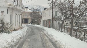 Ήπια η επέλαση του χιονιά στην Κρήτη - Δεμένα τα πλοία στα λιμάνια - Το χιόνι δεν έκλεισε δρόμους