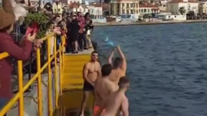 "Ντροπή, σας βλέπει το Άγιο Πνεύμα, σας βλέπει και ο VAR"