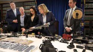 Αυτοί είναι οι ομογενείς που συνελήφθησαν στη Ν. Υόρκη με παράνομο οπλοστάσιο