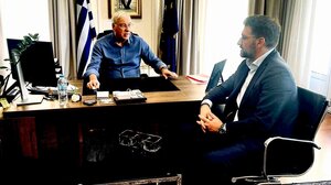 Χρηματοδοτήσεις και θεσμικά ζητήματα στο επίκεντρο της συνάντησης του Μεν. Μποκέα με τον Γεν. Γραμματέα του Υπουργείου Εσωτερικών
