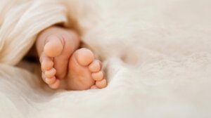 Μάχη στη ΜΕΘ δίνει βρέφος 22 μηνών που έπαθε ηλεκτροπληξία