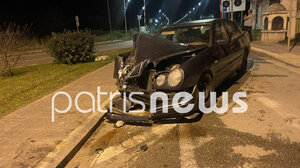 Έχασε τον έλεγχο του αυτοκινήτου και έπεσε πάνω σε στύλο ηλεκτροφωτισμού