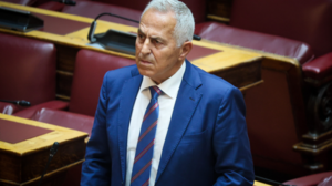 Εκτός ΣΥΡΙΖΑ κι ο Ευάγγελος Αποστολάκης - "Πυρά" από τον ΣΥΡΙΖΑ