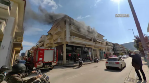 Φωτιά σε διαμέρισμα στο κέντρο του Ναυπλίου - Η ΔΙ.ΑΣ. απεγκλώβισε ηλικιωμένο ζευγάρι