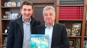 "Τρία πράγματα είδα να μην αλλάζουν στην Ελλάδα, ένα είναι ο Αρναουτάκης"! - Ποιος το είπε;