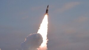 Οι Χούθι εκτόξευσαν βαλλιστικό πύραυλο εναντίον του αμερικανικού δεξαμενόπλοιου, αλλά αστόχησαν