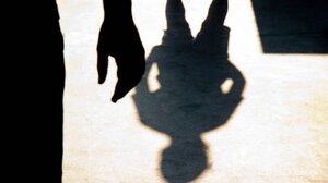 Εφιάλτης για γυναίκα στην Πάτρα: Πήδηξε από το μπαλκόνι για να γλυτώσει - Δείτε βίντεο