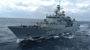 Επιχείρηση «Ασπίδες»: Στο λιμάνι του Τζιμπουτί για ανεφοδιασμό η φρεγάτα «Ύδρα»