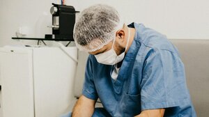 Άγρια κόντρα Γεωργιάδη – γιατρών με φόντο τα κενά στο ΕΣΥ και την επίταξη