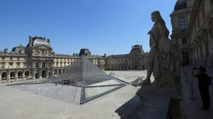 Ληστεία στο Λούβρο: Πώς εκλάπησαν 9 ανεκτίμητα κοσμήματα από τη συλλογή του Ναπολέοντα