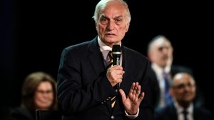 Χωρίς σημάδια βελτίωσης ο Μανώλης Μαυρομμάτης και η σύζυγός του - Παραμένουν σε κρίσιμη κατάσταση 