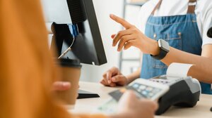 Η ΕΣΕΕ ζητά παράταση στη διασύνδεση POS – ταμειακών μηχανών και στην εφαρμογή της Ψηφιακής Κάρτας Εργασίας