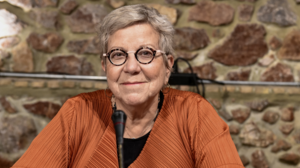 Η Ζωρζέττα Λάλη μπλοκάρει την είσοδο Κασσελάκη στη Βουλή