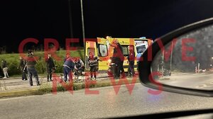 Έχασε τον έλεγχο της μοτοσικλέτας και κατέληξε στο φανάρι! Δείτε φωτογραφίες