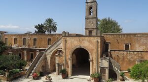 Μονή της Αγίας Τριάδας των Τζαγκαρόλων: Κατάνυξη, ιστορία και ... οινογνωσία