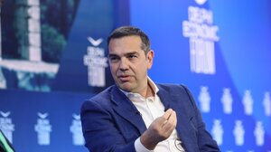Τσίπρας: "Ο Μητσοτάκης τρέχει στον στίβο μόνος του και κινδυνεύει να έρθει δεύτερος"
