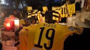 Άλκης Καμπανός: Μαζεύονται τα αντικείμενα από το σημείο δολοφονίας του - Αίτημα να δημιουργηθεί μνημείο