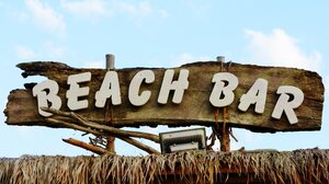 Ρόδος: Ιδιοκτήτης beach bar εξύβρισε και απείλησε αστυνομικούς