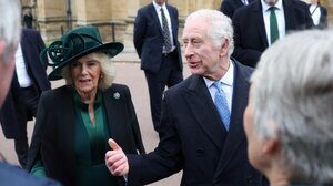 Η γραβάτα του Καρόλου με "άρωμα Ελλάδας" στην πρώτη του εμφάνιση μετά τη διάγνωση με καρκίνο