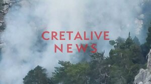 Φωτιά στο φαράγγι της Σαμαριάς: Συνεχίζουν οι επίγειες δυνάμεις της Πυροσβεστικής