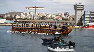 Ολυμπιακή Φλόγα: Αναχώρησε για τη Μασσαλία με το ιστιοφόρο Belem – Εντυπωσιακές εικόνες