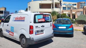 Προσφορά ζωοτροφών για τα αδέσποτα στο Δήμο Μαλεβιζίου από την εταιρία Χαλκιαδάκης ΑΕ