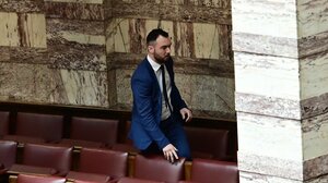 Με χειροπέδες στη ΓΑΔΑ ο ανεξάρτητος βουλευτής Κ. Φλώρος