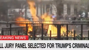 Αυτοπυρπολήθηκε έξω από τη αίθουσα που δικάζεται ο Τραμπ!