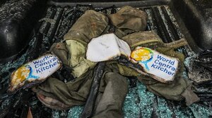 Η World Central Kitchen αναστέλλει τις δραστηριότητές της στη Γάζα