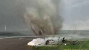 Ένας νεκρός και πολλοί τραυματίες από ανεμοστρόβιλο στo Παρίσι