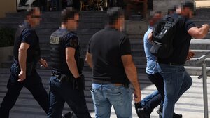 Δολοφονία Κουνάλη: Συνοδεία πάνοπλων αστυνομικών, στα Δικαστήρια, ο 39χρονος