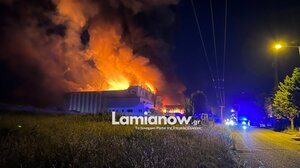 Εισαγγελική παρέμβαση για τη φωτιά στο εργοστάσιο με τα σχολικά γεύματα