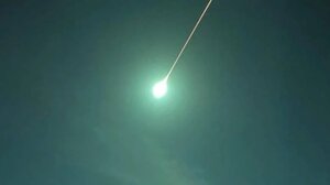 Φλεγόμενος μετεωρίτης φώτισε τον ουρανό πάνω από Ρόδο και Κω