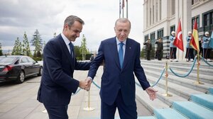 Το παρασκήνιο της συνάντησης Μητσοτάκη – Ερντογάν: Τα "αγκάθια" και τα νέα ραντεβού