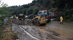 Έκλεισε η Εθνική Οδός λόγω της κακοκαιρίας - Δείτε φωτογραφίες