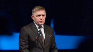 Ρόμπερτ Φίτσο: Επικοινωνεί με το περιβάλλον - Ενδείξεις πως ο δράστης δεν ενήργησε μόνος