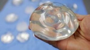 Είναι επικίνδυνα για καρκίνο τα εμφυτεύματα στήθους;