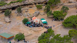 Δέος προκαλεί ο ναός του Αγίου Ευμενίου του Νέου, στη Μονή Κουδουμά (photos)