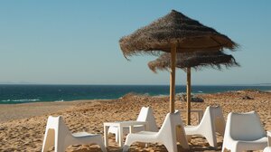 ΥΠΟΙΚ: Ολοκληρώθηκε το 80% των ηλεκτρονικών δημοπρασιών για αιγιαλό και παραλίες