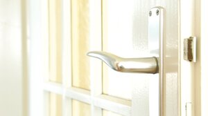 Η «τσιλιαδόρος» με τα ράστα, η διάρρηξη στο σπίτι γνωστής αρχαιολόγου και το «ευχαριστώ»