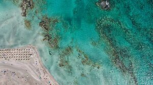 Παρά την απαγόρευση ... αυτοκίνητα και αιγοπρόβατα μπαίνουν στο Ελαφονήσι