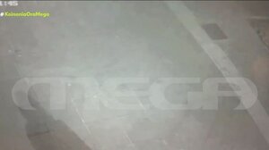 Θεσσαλονίκη: Καρέ καρέ η επίθεση σε 33χρονη – Την χτύπησε & αποπειράθηκε να τη βιάσει