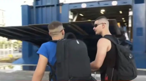  Φίλοι έψαχναν το πλοίο για Πάρο και τελικά το έχασαν 