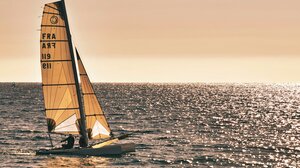 Ελούντα: Tουρίστας μεταφέρθηκε εσπευσμένα στο νοσοκομείο από ιστιοφόρο