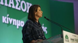 ΠΑΣΟΚ: Παραπέμπεται στην Επιτροπή Δεοντολογίας η Κατερίνα Μπατζελή