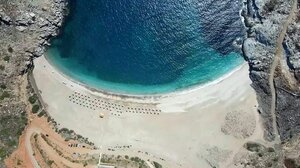 Ζόρκος: Η εξωτική παραλία της Άνδρου με την άγρια ομορφιά