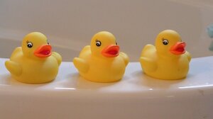 Από ποια ηλικία μπορούν να κάνουν μπάνιο μόνα τους τα παιδιά