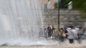 Καιρός: «Κοκτέιλ» με νέα 40άρια, μελτέμια και ξηρασία - Οι κίνδυνοι για νέες πυρκαγιές