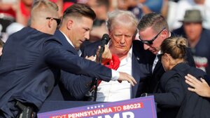 Εκρηκτικοί μηχανισμοί βρέθηκαν στο όχημα του νεαρού άνδρα που πυροβόλησε τον Τραμπ