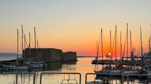 Η αυγή από το λιμάνι του Ηρακλείου